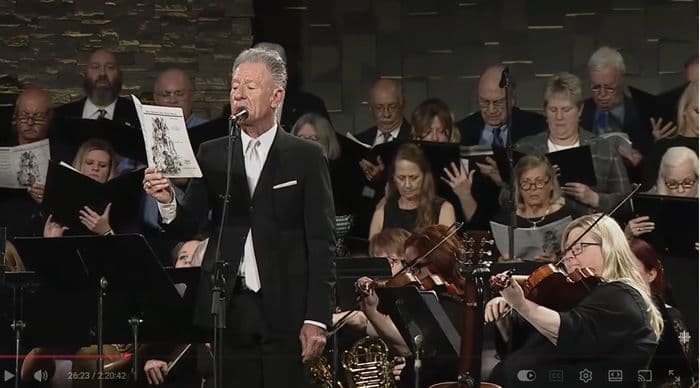 Leota performing with Lyle Lovett